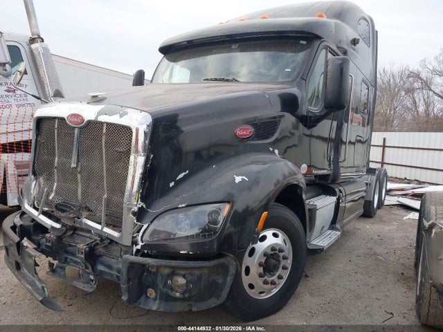 44144932 :رقم المزاد ، 1XP4D49XXCD134085 vin ، 2012 Peterbilt 587 مزاد بيع