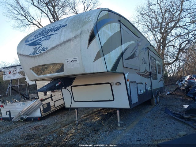 Keystone Travel Trlr 2016 4YDF29R2XG2500563 Image 2