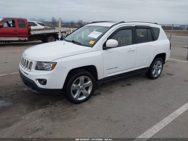 Jeep Compass Limited 2014 1C4NJCCB0ED505697 Image 2