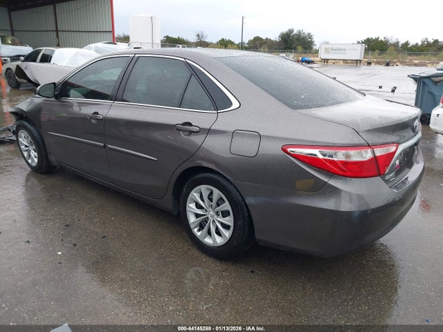 2015 TOYOTA CAMRY 4T1BF1FK7FU876681 Photo 2