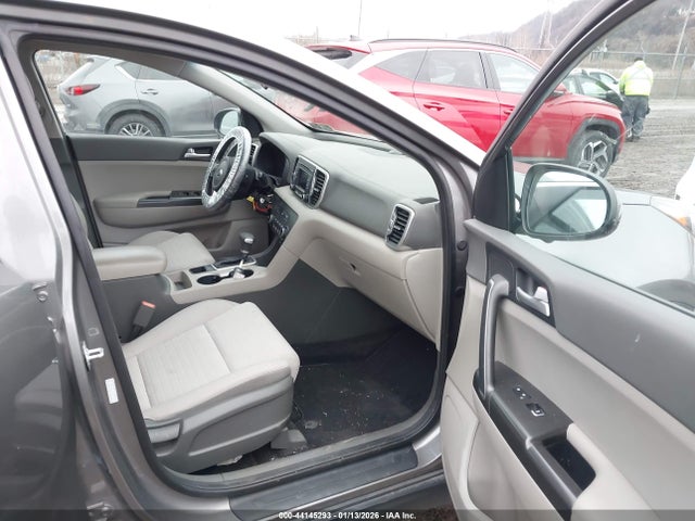Продажа на аукционе авто 2017 Kia Sportage Lx, vin: KNDPMCAC1H7237130, номер лота: 44145293