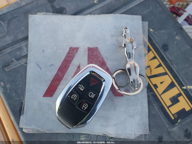 2011 JAGUAR XJ SAJWA2GB8BLV06513 Photo 10