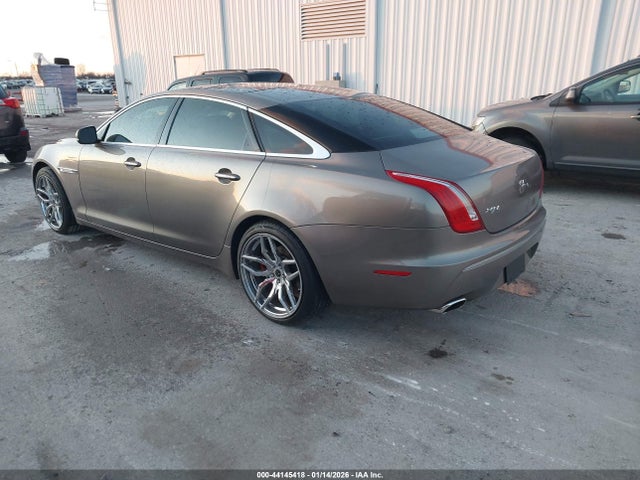 2011 JAGUAR XJ SAJWA2GB8BLV06513 Photo 2