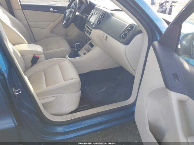WVGBV7AXXHW508222 Volkswagen Tiguan 2.0t S