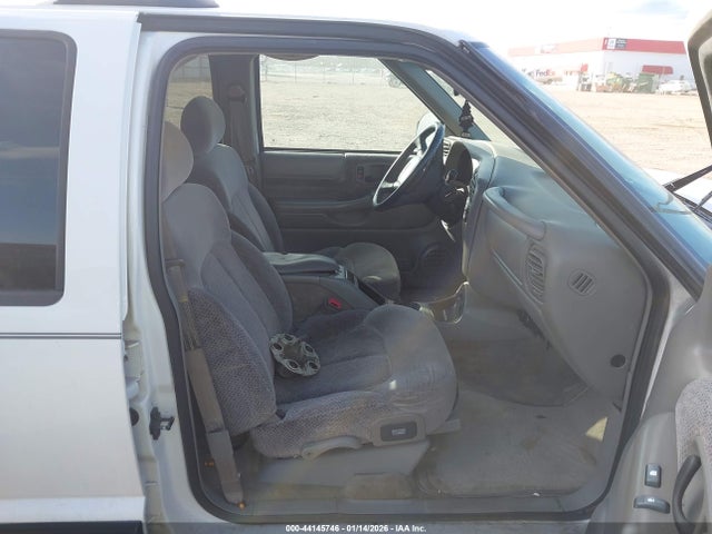 2000 CHEVROLET BLAZER 1GNCS13W3Y2333183 Photo 4