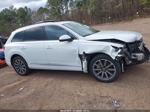Продаж на аукціоні авто 2017 Audi Q7 3.0t Premium, vin: WA1VAAF73HD040472, номер лоту: 44145747