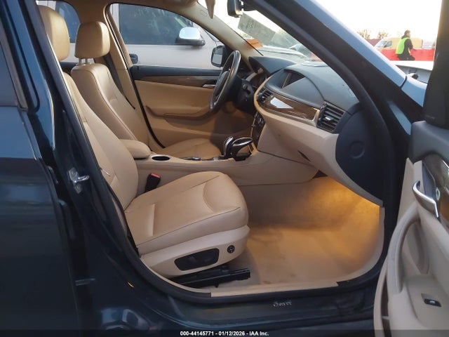 2015 Bmw X1 Xdrive28i მანქანა იყიდება აუქციონზე, vin: WBAVL1C50FVY38208, აუქციონის ნომერი: 44145771