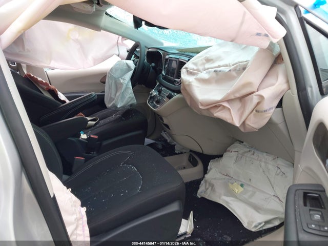 2024 CHRYSLER VOYAGER 2C4RC1CG6RR160268 Photo 4