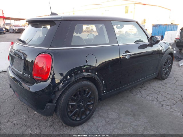 2018 MINI HARDTOP WMWXP5C59J2G63443 Photo 3