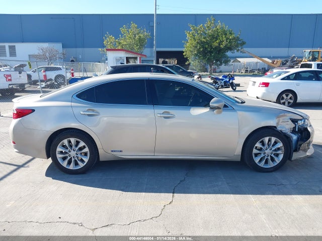 JTHBW1GG5E2073097 Lexus ES 300H