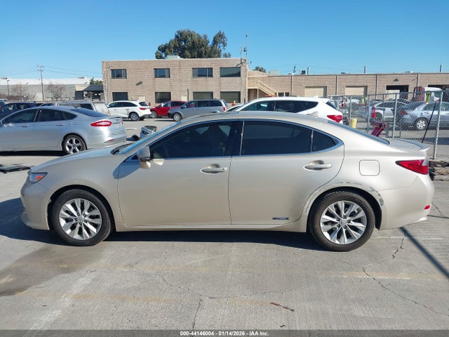 JTHBW1GG5E2073097 Lexus ES 300H