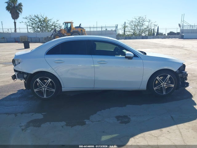 Mercedes-Benz A 220 2019 WDD3G4EB9KW035300 Image 14