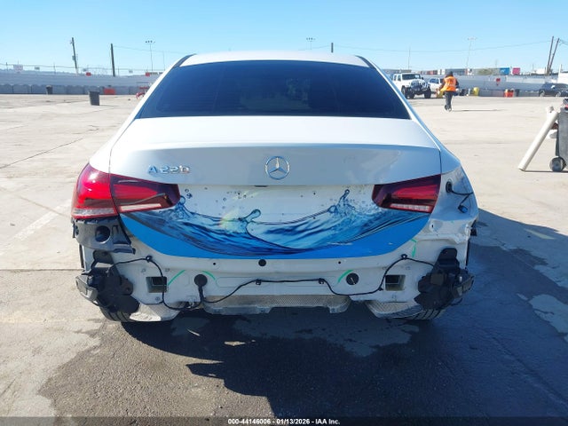 Mercedes-Benz A 220 2019 WDD3G4EB9KW035300 Image 17