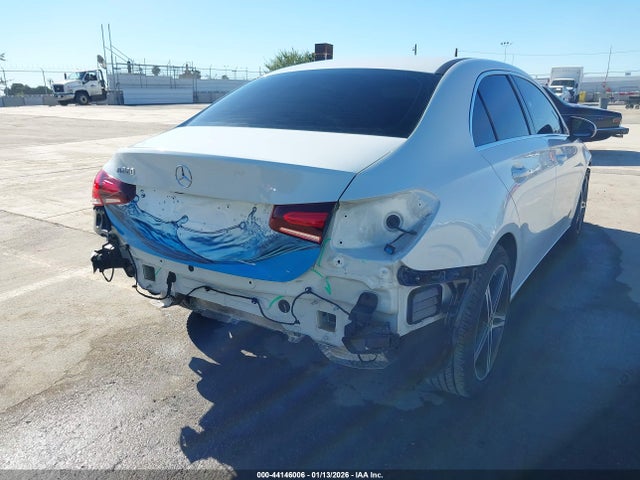 Mercedes-Benz A 220 2019 WDD3G4EB9KW035300 Image 18