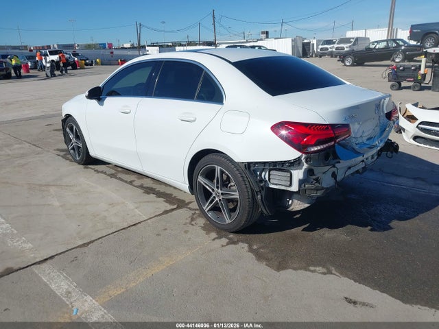 Mercedes-Benz A 220 2019 WDD3G4EB9KW035300 Image 3