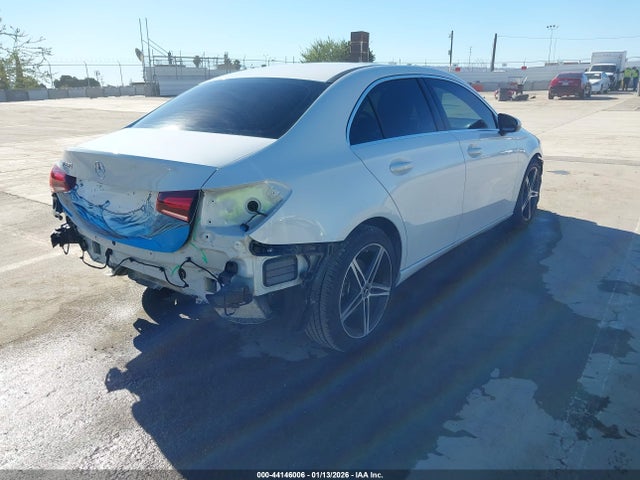 Mercedes-Benz A 220 2019 WDD3G4EB9KW035300 Image 4