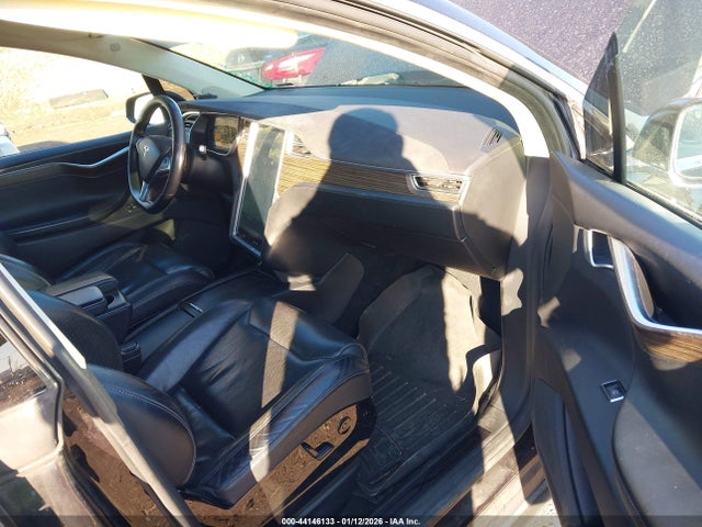 2016 TESLA MODEL X 5YJXCAE46GF000717 Photo 4
