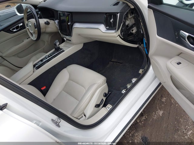 2019 VOLVO S60 7JRA22TK5KG017976 Photo 4