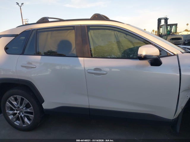 2T3C1RFV0SW399542 Toyota Rav4 Xle Premium