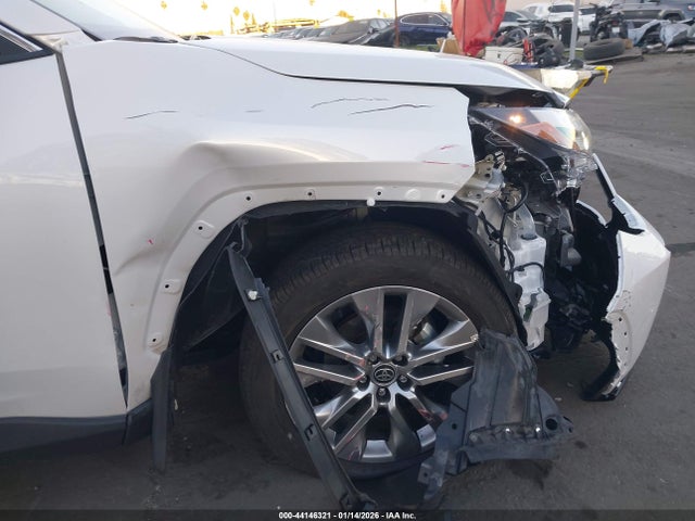 2T3C1RFV0SW399542 Toyota Rav4 Xle Premium