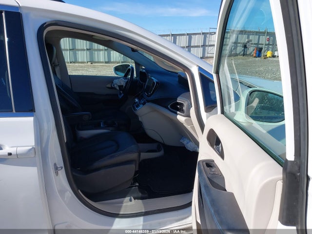 2021 CHRYSLER PACIFICA 2C4RC1FG1MR556578 Photo 4