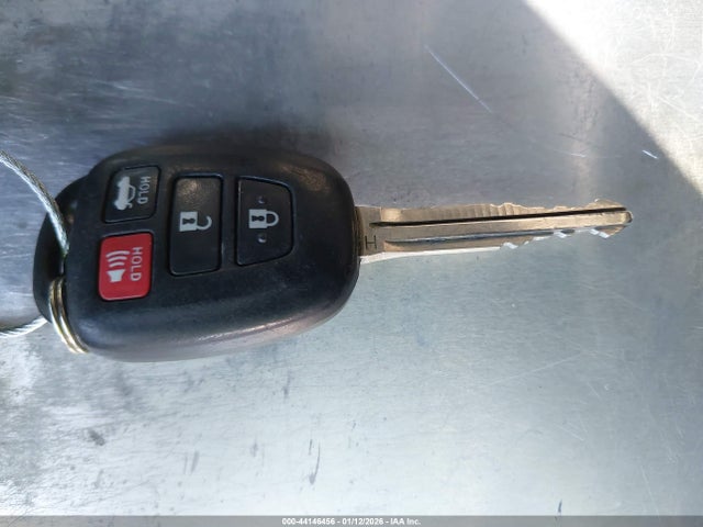 2T1BURHE9KC127016 Toyota COROLLA SE