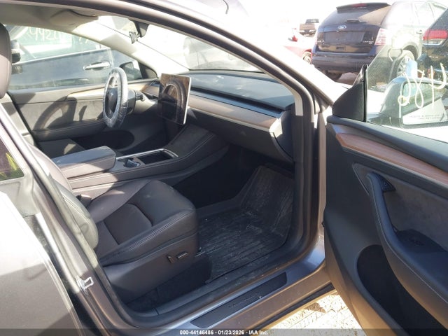 2025 TESLA MODEL Y 7SAYGDEE2SF287262 Photo 4