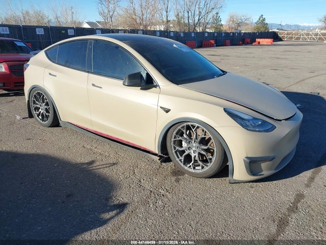 2021 TESLA MODEL Y 5YJYGDEF7MF073179 Photo 0