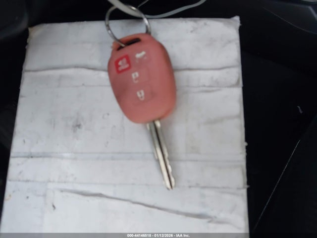 2T3ZFREV3FW217013 Toyota RAV4 LE