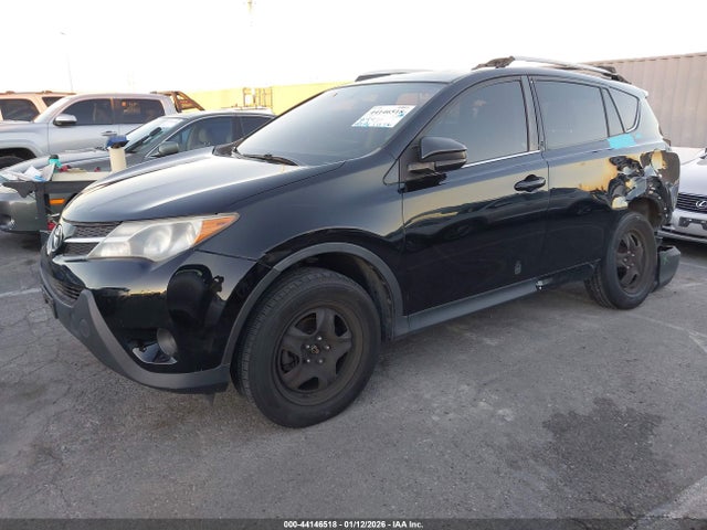 2T3ZFREV3FW217013 Toyota RAV4 LE