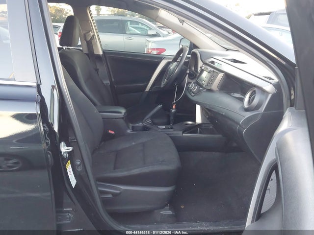 2T3ZFREV3FW217013 Toyota RAV4 LE