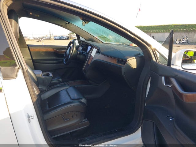 2019 TESLA MODEL X 5YJXCAE23KF202437 Photo 4