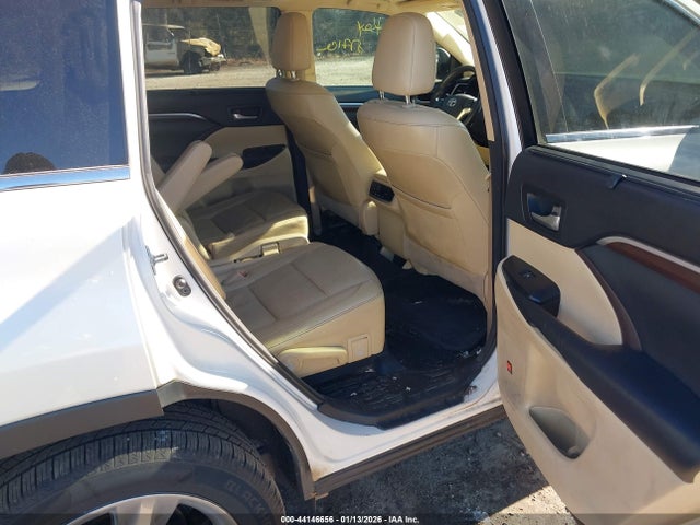 Toyota Highlander Limited V6 2015 5TDYKRFH3FS095898 Image 8