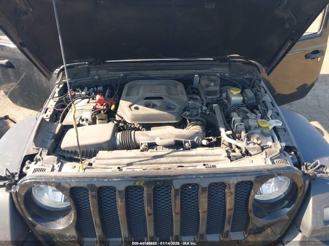 1C4HJXDN5JW247673 Jeep Wrangler Unlimited Sport 4x4