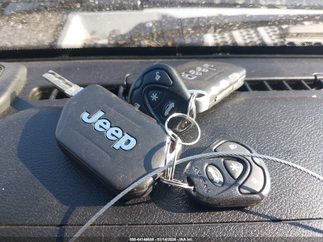 1C4HJXDN5JW247673 Jeep Wrangler Unlimited Sport 4x4