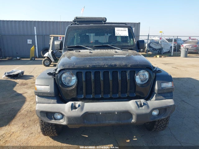 1C4HJXDN5JW247673 Jeep Wrangler Unlimited Sport 4x4