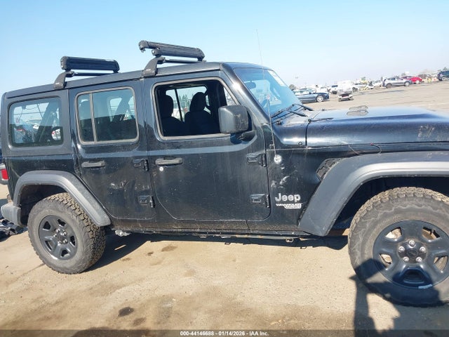 1C4HJXDN5JW247673 Jeep Wrangler Unlimited Sport 4x4