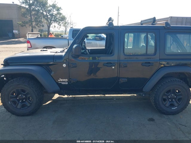 1C4HJXDN5JW247673 Jeep Wrangler Unlimited Sport 4x4