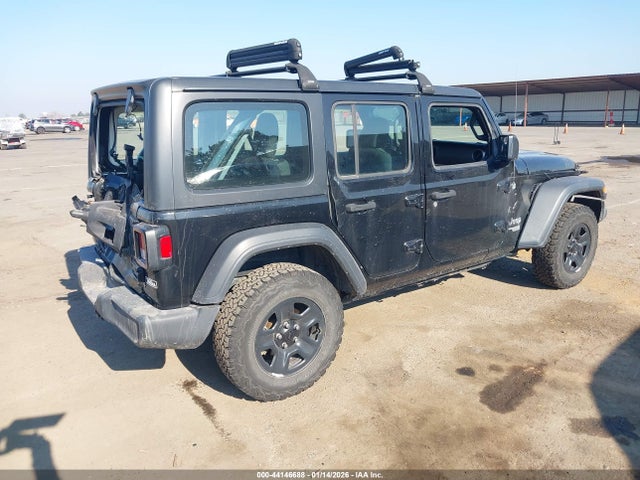 1C4HJXDN5JW247673 Jeep Wrangler Unlimited Sport 4x4