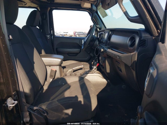 1C4HJXDN5JW247673 Jeep Wrangler Unlimited Sport 4x4