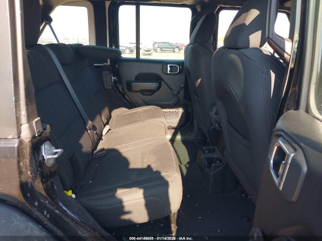 1C4HJXDN5JW247673 Jeep Wrangler Unlimited Sport 4x4
