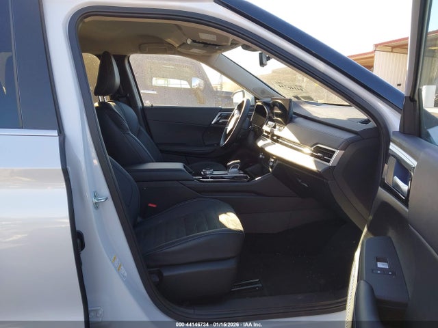2025 MITSUBISHI OUTLANDER JA4J4VA86SZ042983 Photo 4
