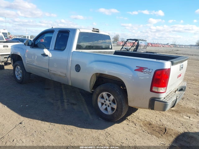 2011 GMC SIERRA 1500 1GTR2VE30BZ349577 Photo 2