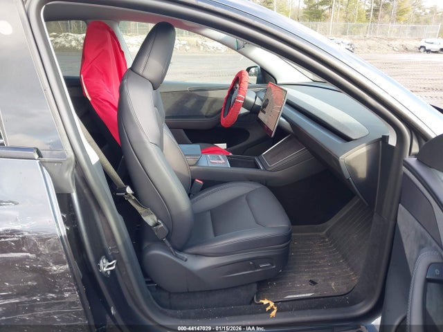 2026 TESLA MODEL Y 7SAYGDEE2TA386503 Photo 4