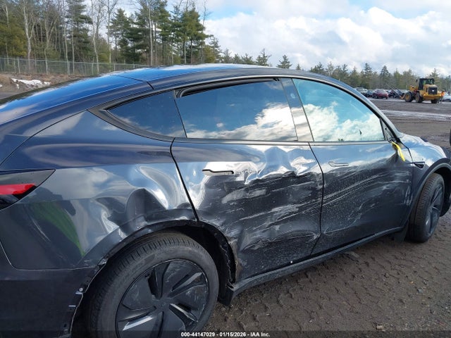 2026 TESLA MODEL Y 7SAYGDEE2TA386503 Photo 5