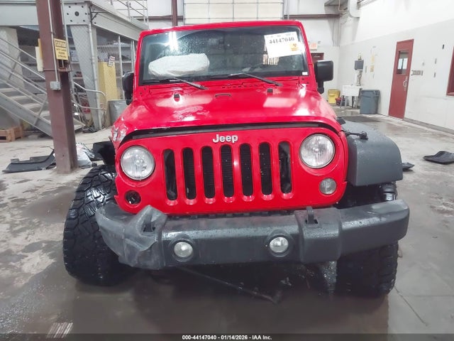 44147040 :رقم المزاد ، 1C4BJWDG2FL751415 vin ، 2015 Jeep Wrangler Unlimited Sport مزاد بيع