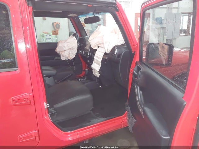 44147040 :رقم المزاد ، 1C4BJWDG2FL751415 vin ، 2015 Jeep Wrangler Unlimited Sport مزاد بيع