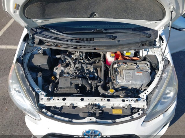 JTDKDTB34F1094571 Toyota Prius C Two