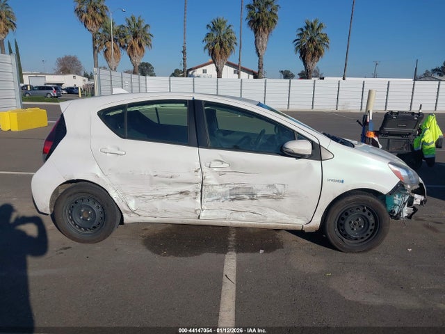 JTDKDTB34F1094571 Toyota Prius C Two