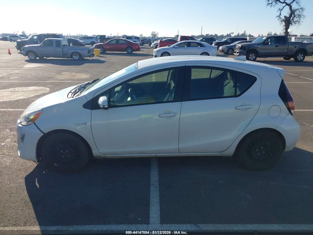 JTDKDTB34F1094571 Toyota Prius C Two
